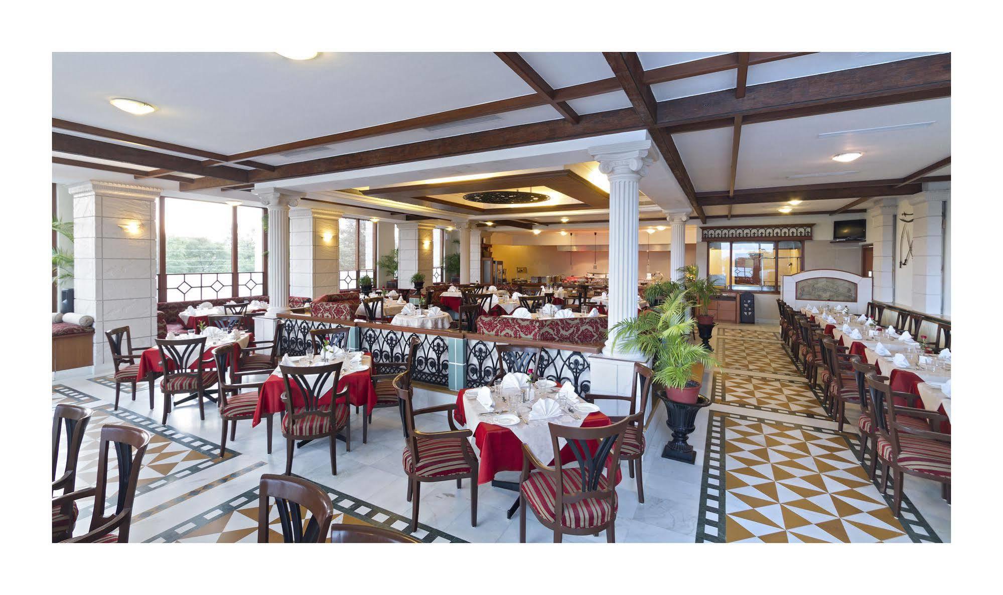 Jehan Numa Palace Hotel Bhopal Esterno foto
